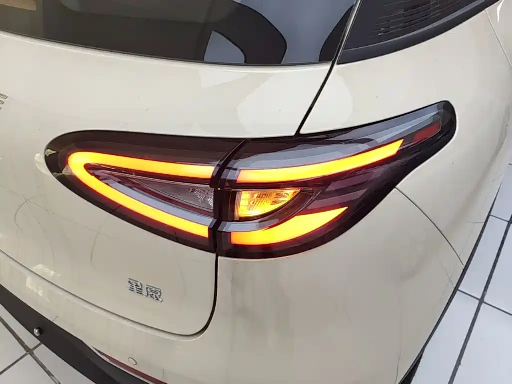 Geely Galaxy Starwish 2026 — фото 8