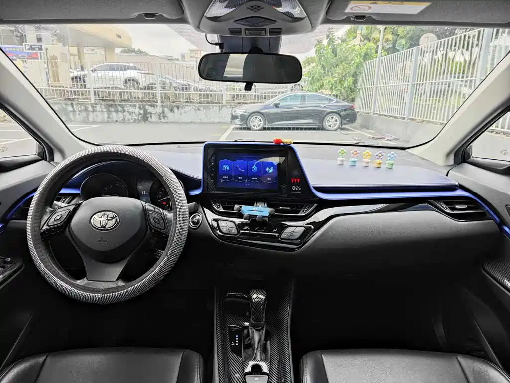 Toyota C-HR 2021 — фото 8