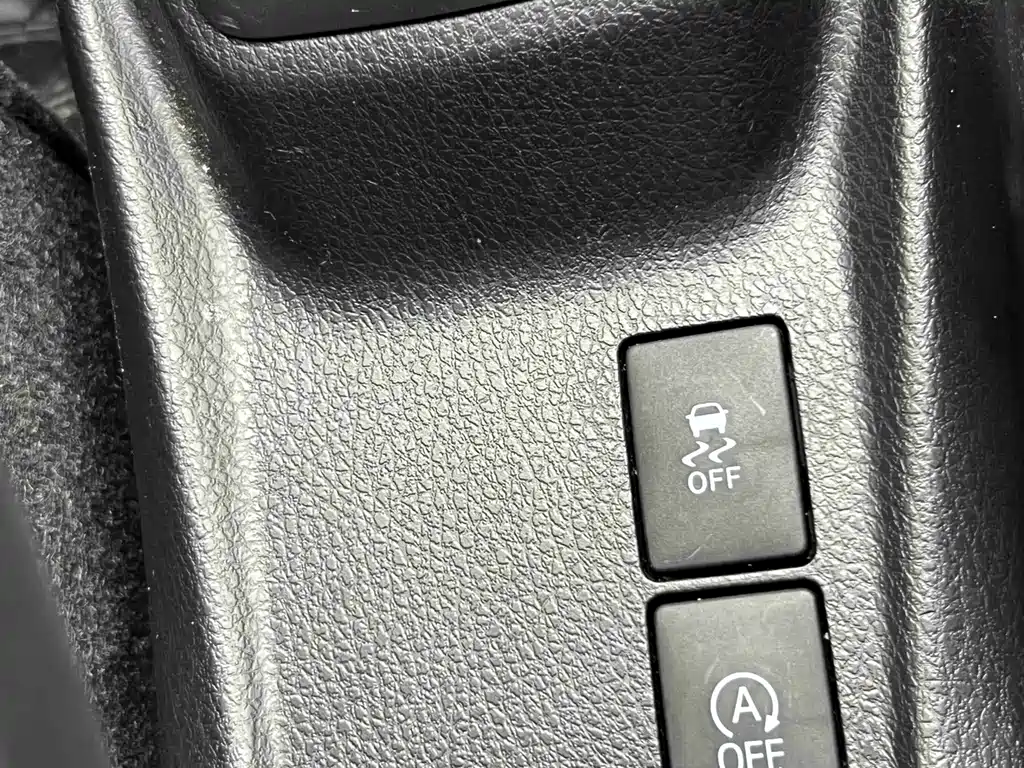 Toyota Yaris L 2022 — фото 12