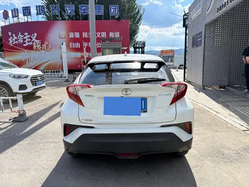 Toyota C-HR 2020 — фото 8