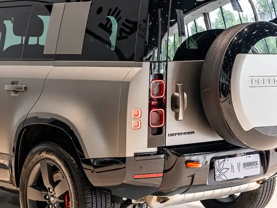 Land Rover Defender 2025 — фото 20