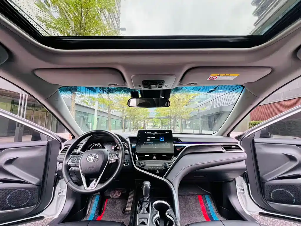 Toyota Camry 2023 — фото 6
