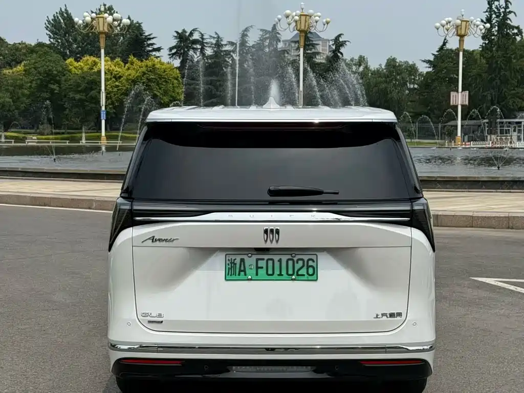 Buick GL8 Hybrid 2024