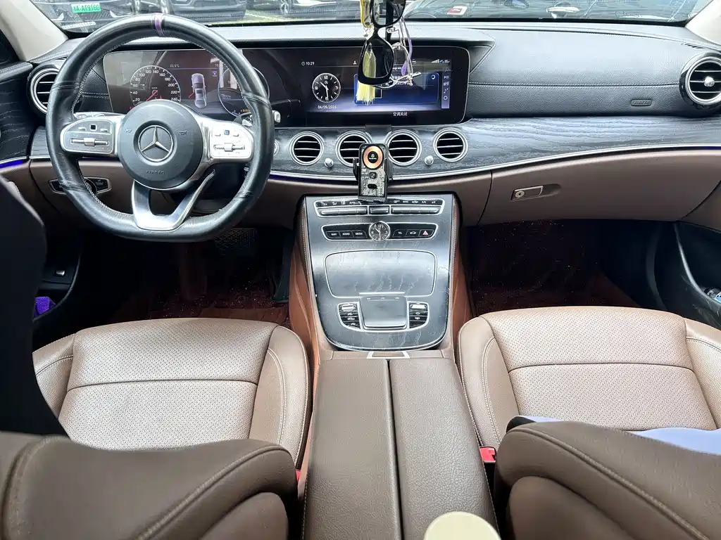 Mercedes-Benz E-Class 2019 — фото 12