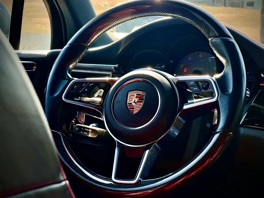 Porsche Macan 2016 — фото 16