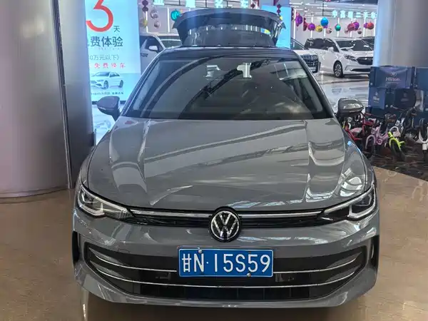 Volkswagen Golf 2025