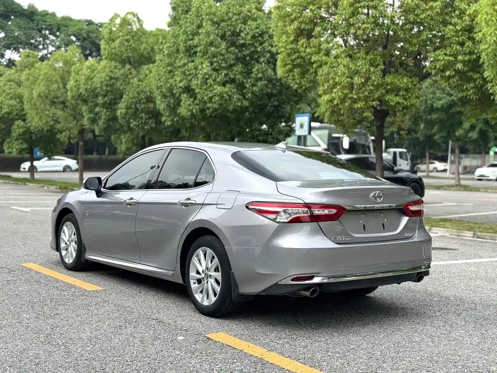 Toyota Camry 2023 — фото 9