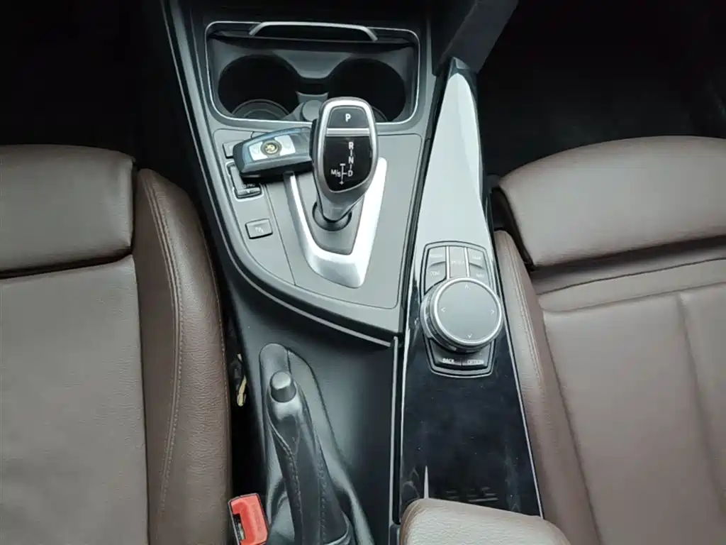 BMW 3 Series 2019 — фото 14