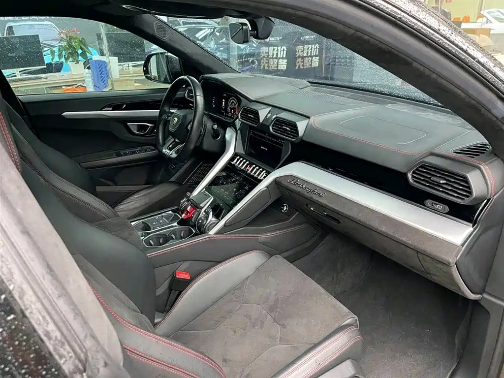 Lamborghini Urus 2018 — фото 21