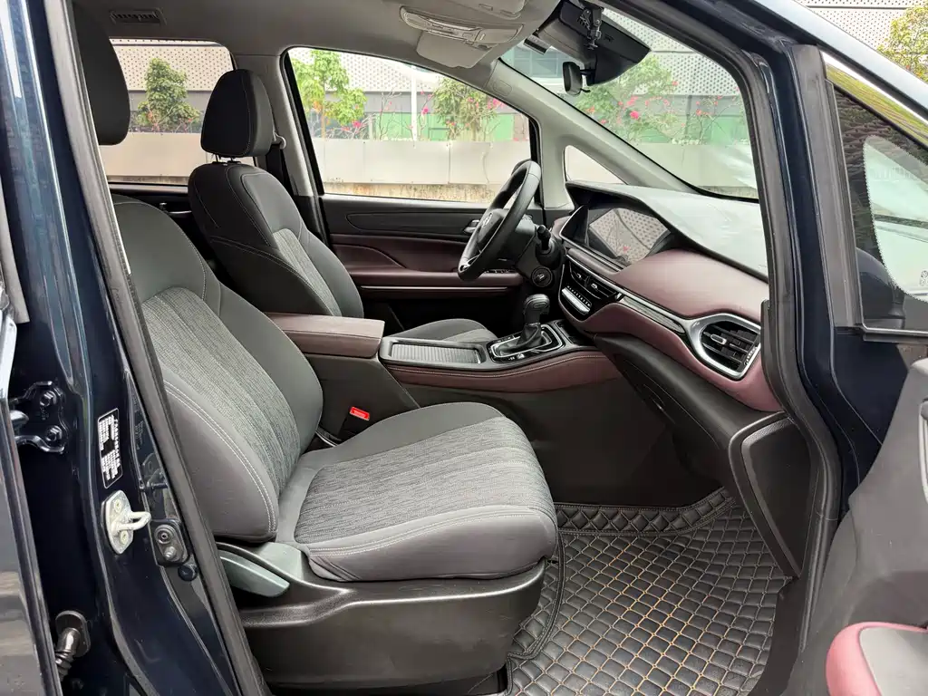 GAC Motor Trumpchi M6 2023 — фото 13