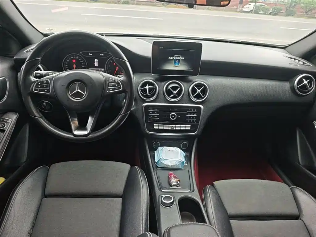 Mercedes-Benz A-Class 2017 — фото 10