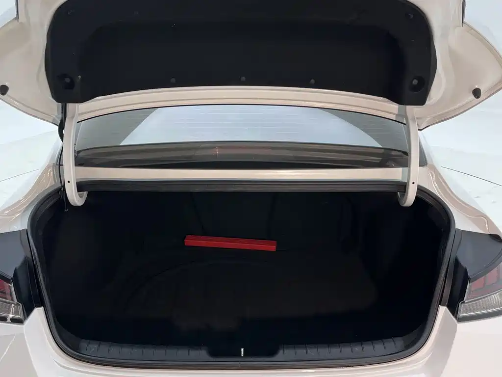 Hyundai Elantra 2022 — фото 15
