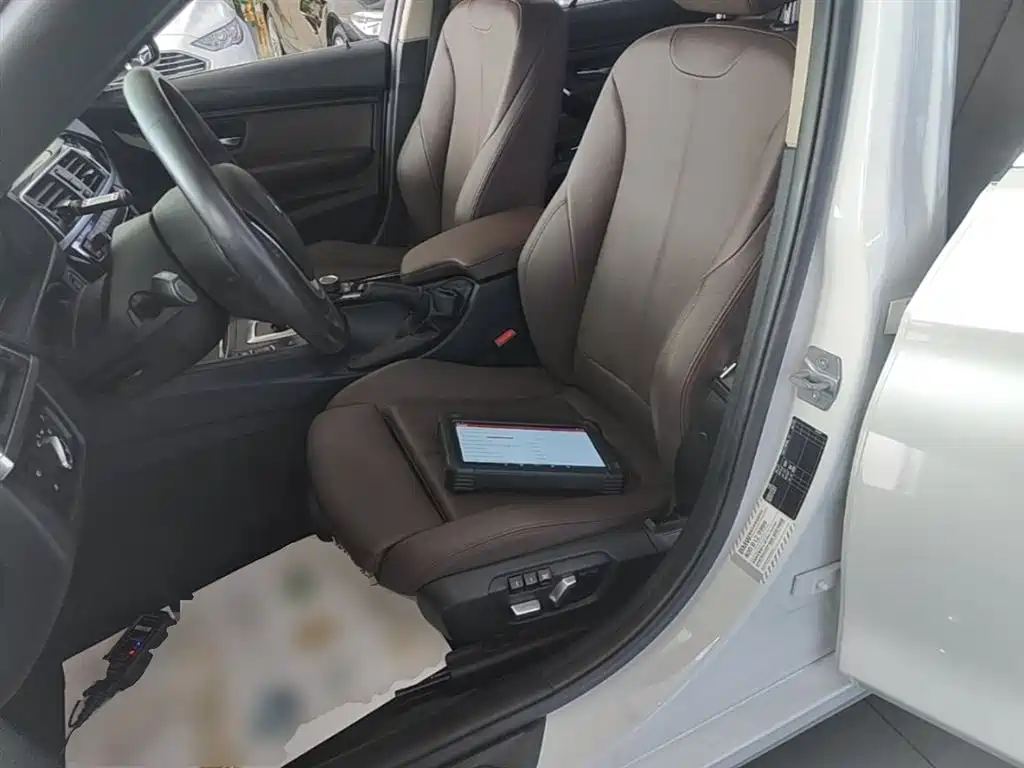 BMW 3 Series 2018 — фото 15