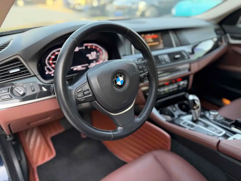 BMW 5 Series 2015 — фото 9