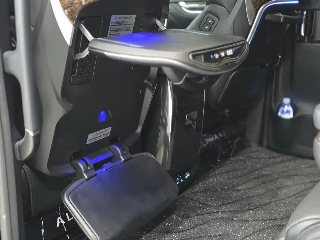 Toyota Alphard 2019 — фото 16