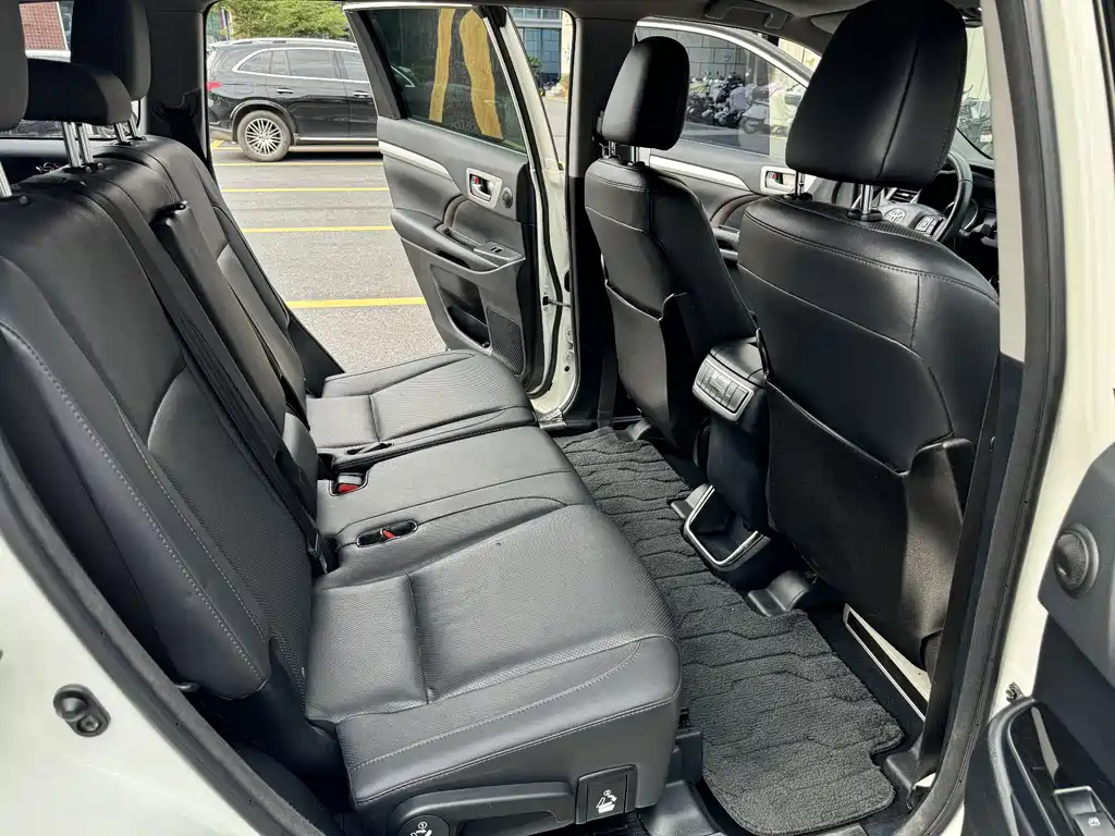 Toyota Highlander 2016 — фото 11