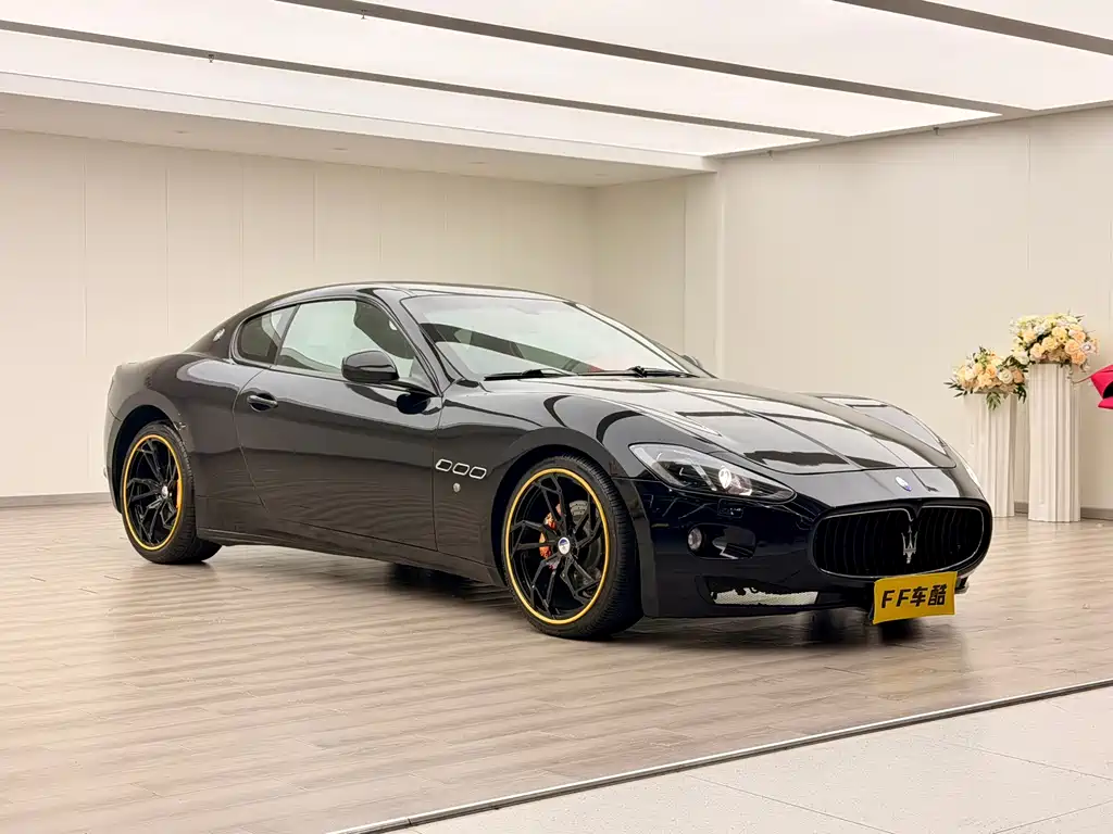 Maserati GranTurismo 2015 — фото 4