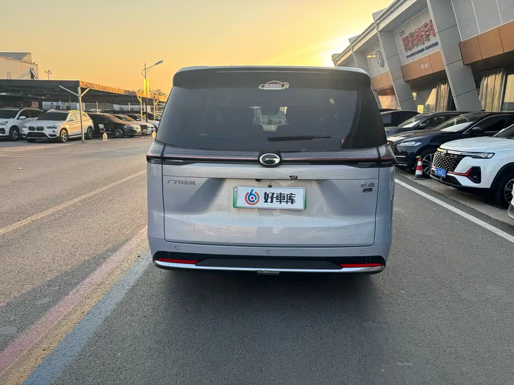 GAC Motor E8 Hybrid 2025 — фото 11