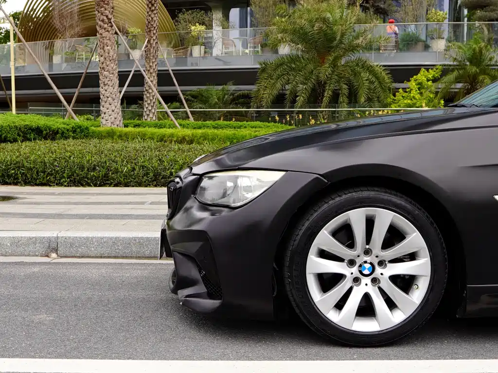 BMW 3 Series 2011 — фото 16