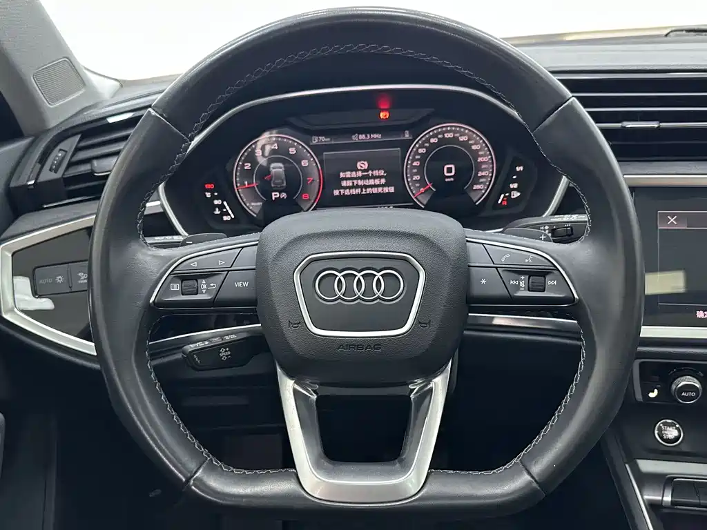 Audi Q3 2023 — фото 12