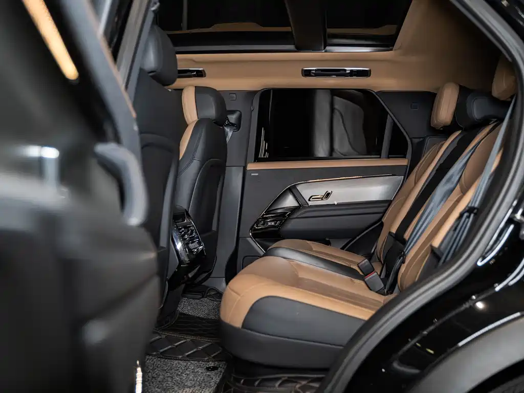 Land Rover Sport 2023 — фото 12