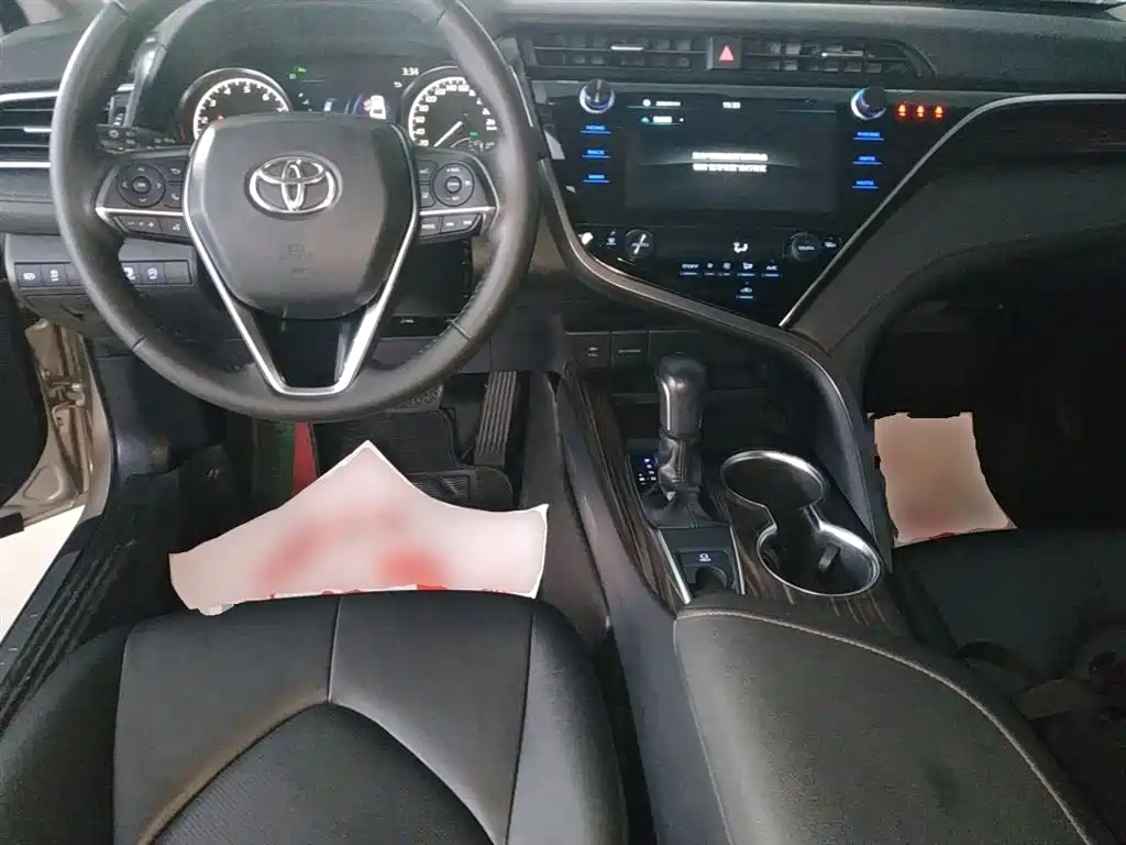 Toyota Camry 2019 — фото 12