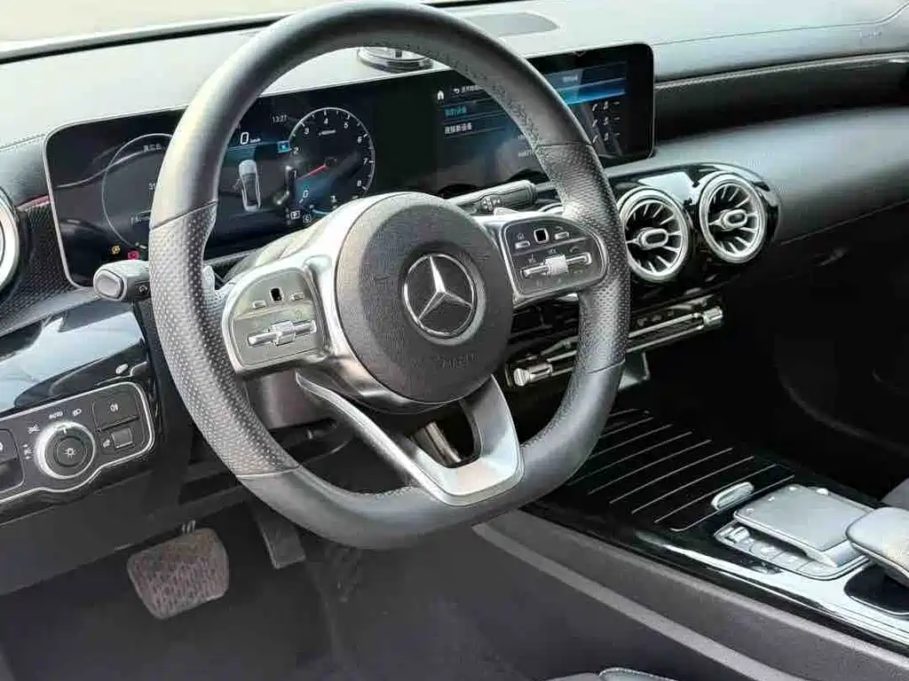 Mercedes-Benz A-Class 2021 — фото 3