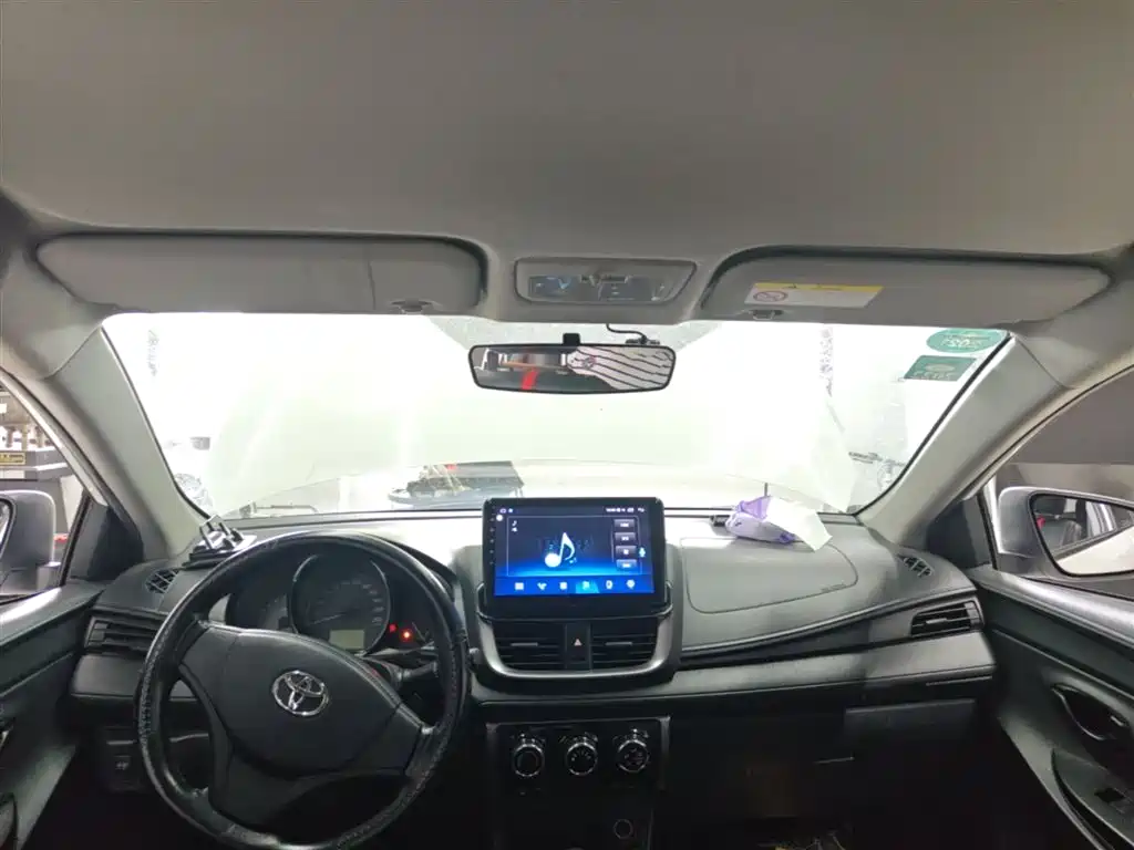 Toyota Yaris L 2020 — фото 17