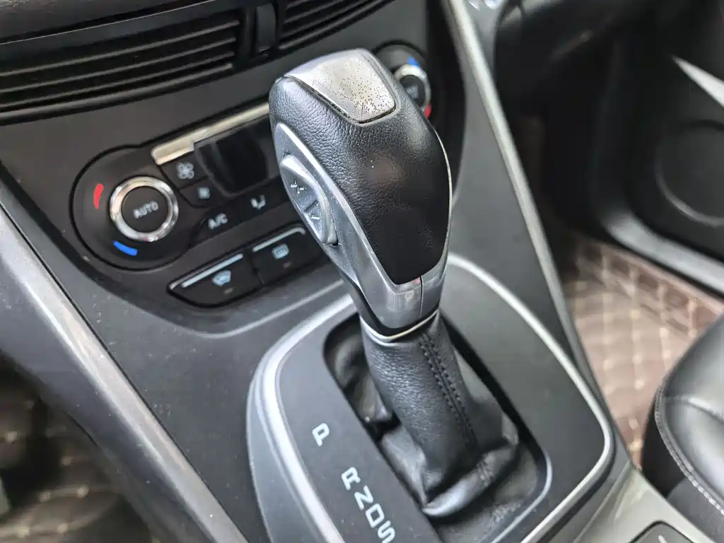 Ford Kuga 2016 — фото 16