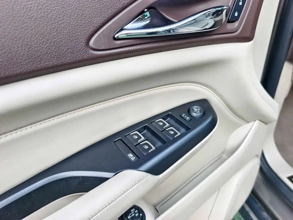 Cadillac SRX 2015 — фото 7