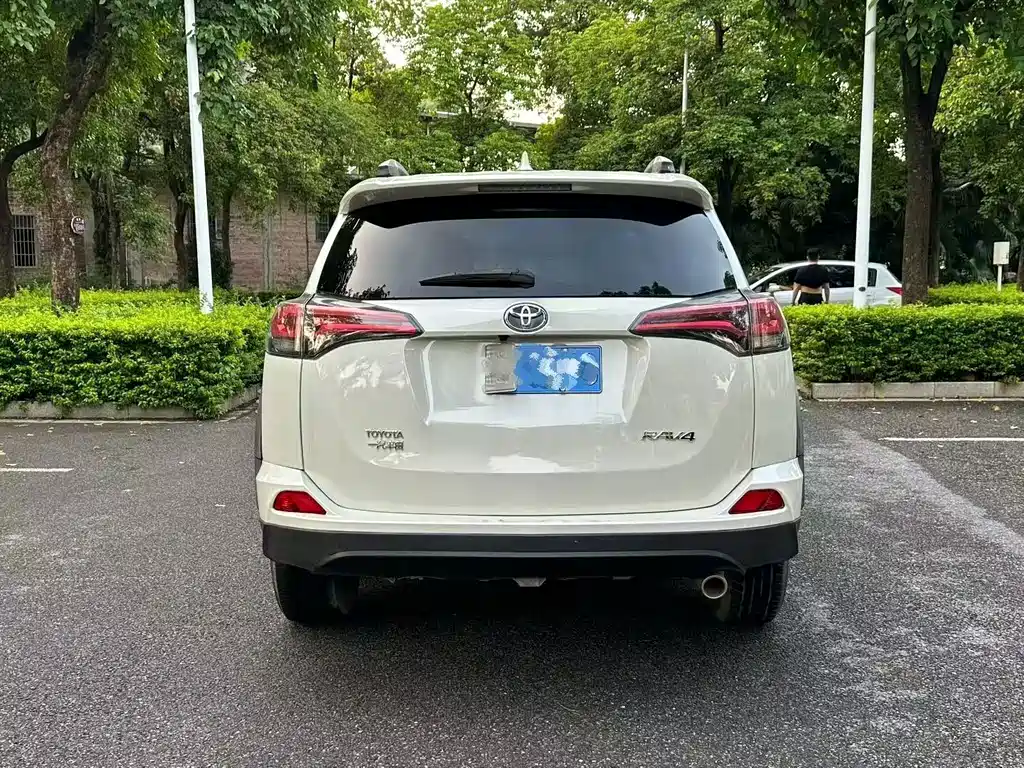 Toyota RAV4 2019 — фото 4