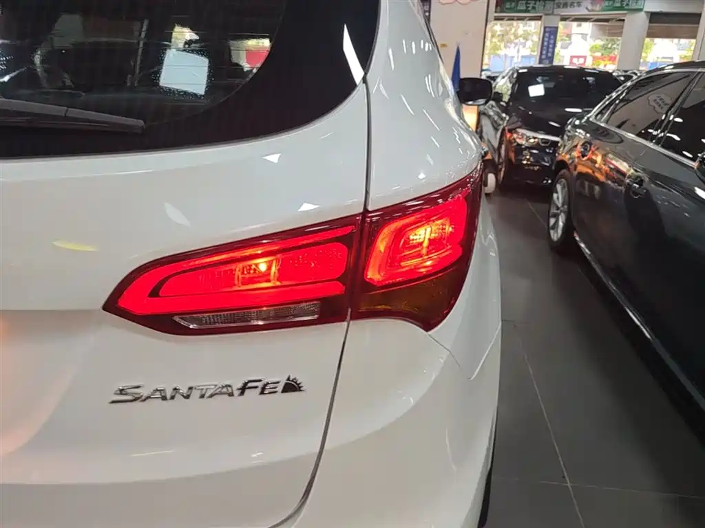 Hyundai Santa Fe 2018 — фото 8