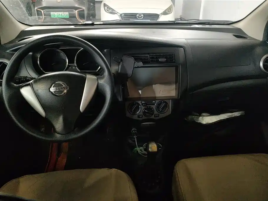 Nissan Livina 2015 — фото 12