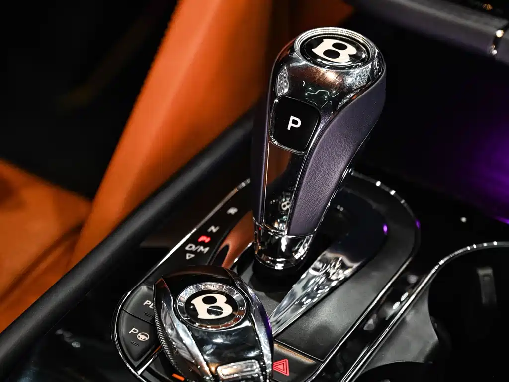 Bentley Bentayga 2021 — фото 11