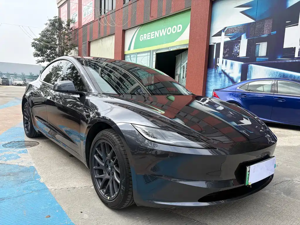 Tesla Model 3 2025 — фото 3