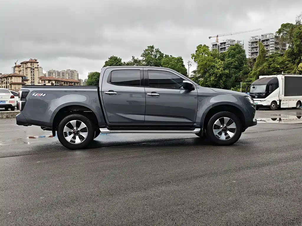 Isuzu D-MAX 2023 — фото 8