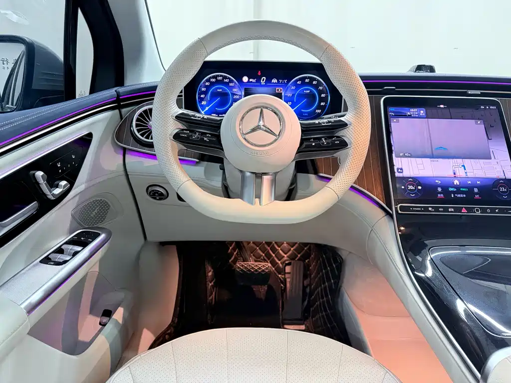 Mercedes-Benz EQE SUV 2023 — фото 11