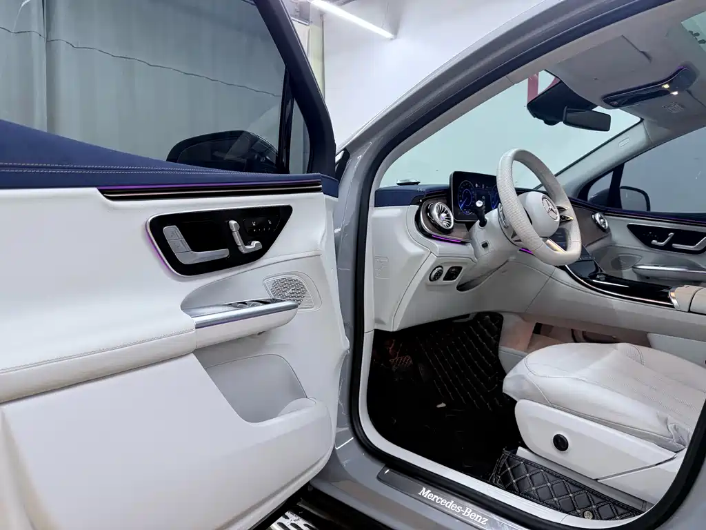 Mercedes-Benz EQE SUV 2023 — фото 21