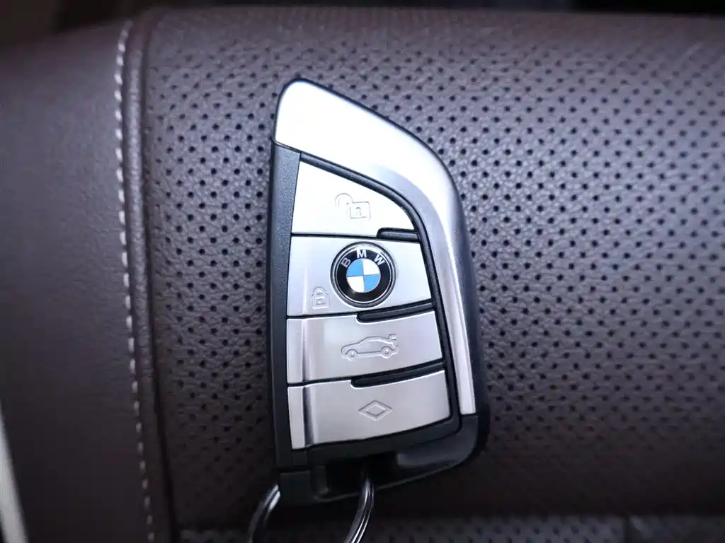 BMW 5 Series 2024 — фото 25