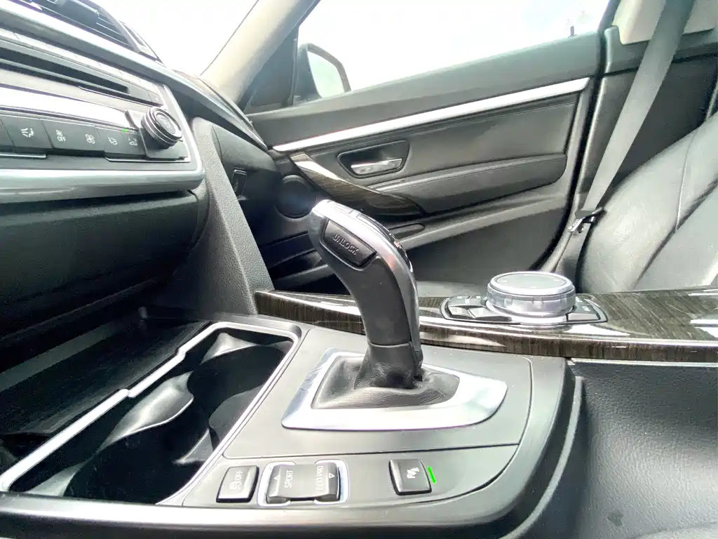 BMW 3 Series GT 2015 — фото 16
