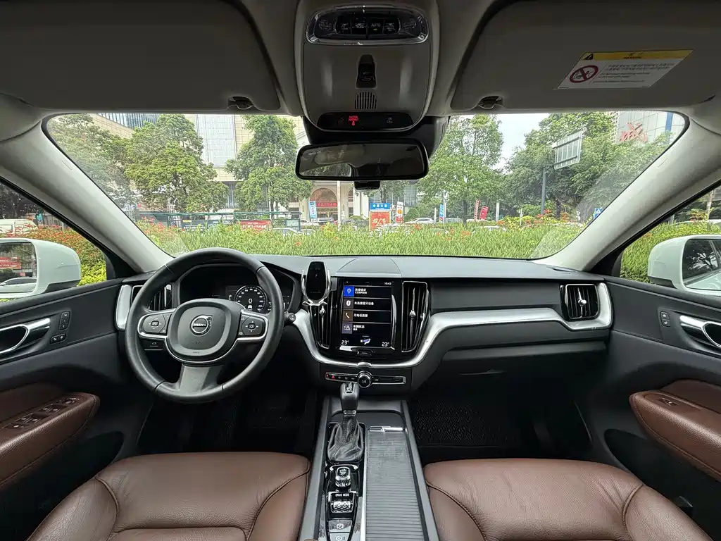 Volvo XC60 2019 — фото 14