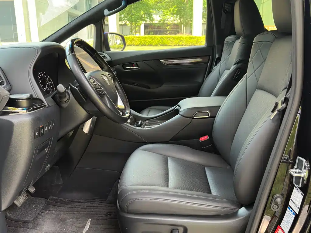 Toyota Alphard 2023 — фото 10