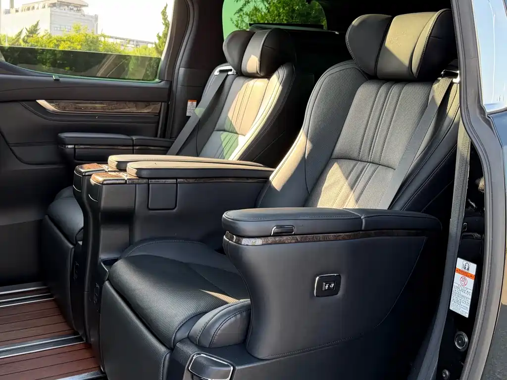 Toyota Vellfire 2021 — фото 11