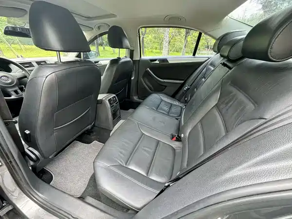 Volkswagen Sagitar 2013