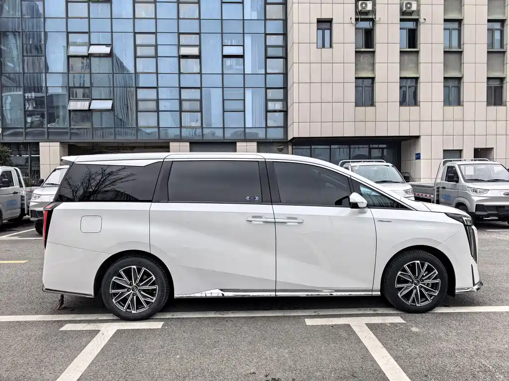 GAC Motor Trumpchi M8 2023 — фото 6