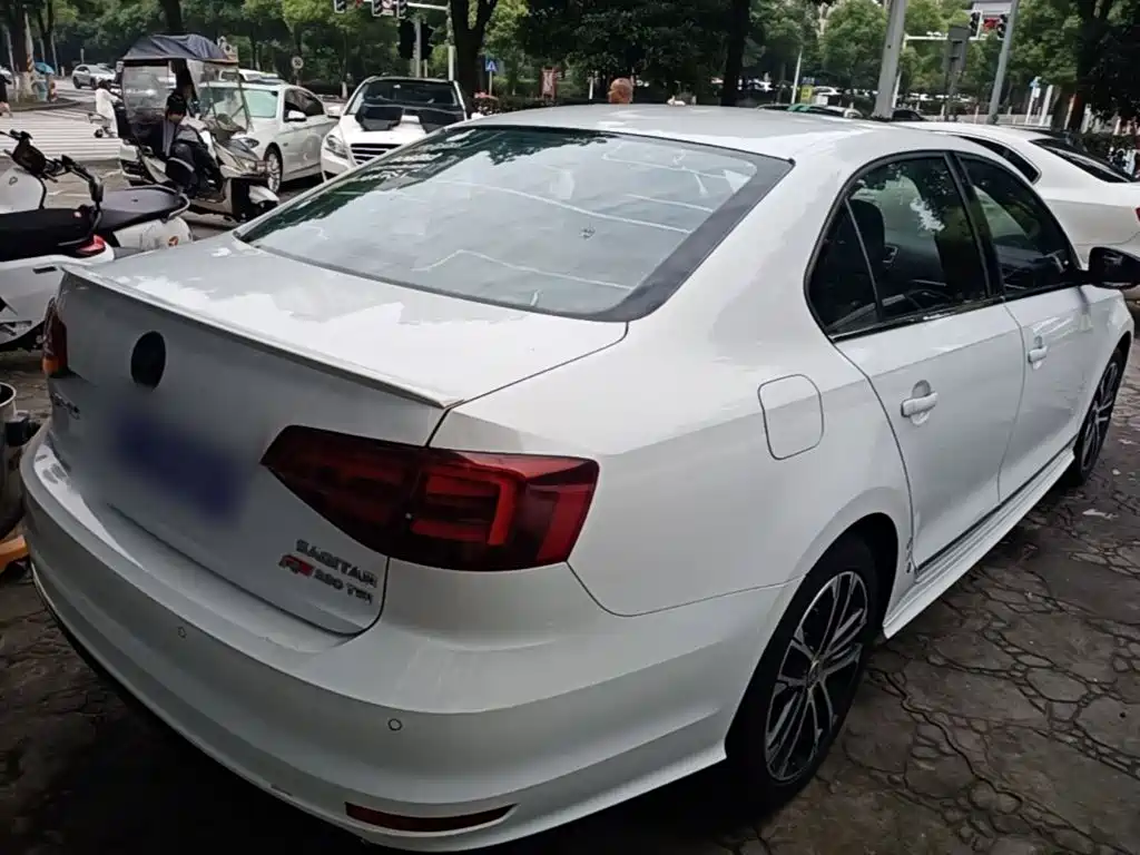 Volkswagen Sagitar 2016