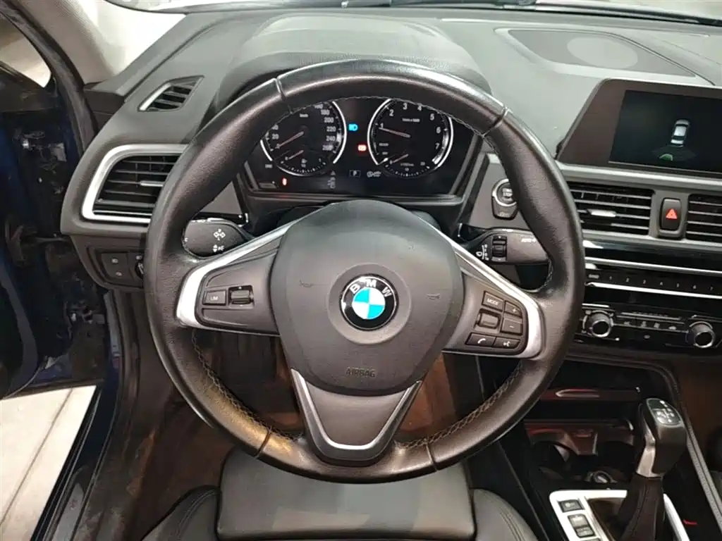 BMW 1 Series 2018 — фото 11