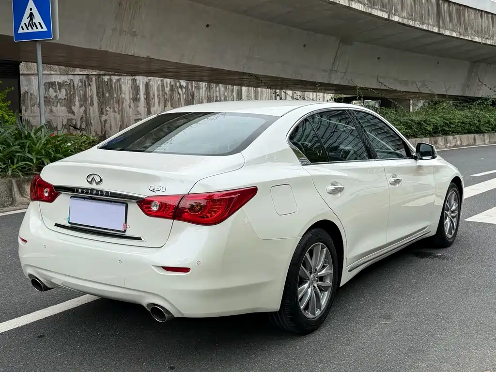 Infiniti Q50L 2017 — фото 16