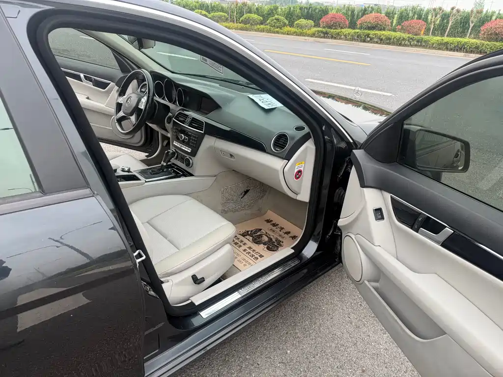 Mercedes-Benz C-Class 2011
