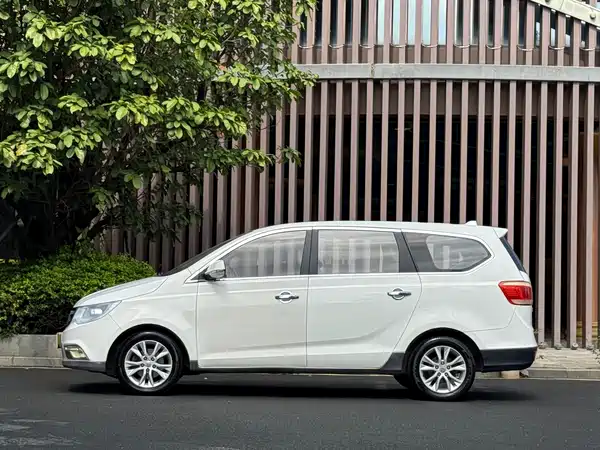 Baojun 730 2015